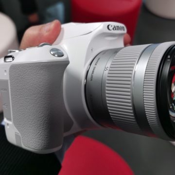 Canon presenta EOS 250D, la reflex con schermo orientabile più leggera al mondo 