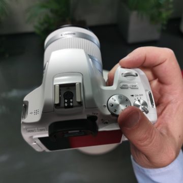 Canon presenta EOS 250D, la reflex con schermo orientabile più leggera al mondo 