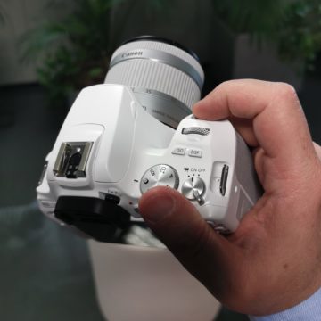 Canon presenta EOS 250D, la reflex con schermo orientabile più leggera al mondo 