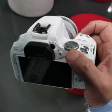 Canon presenta EOS 250D, la reflex con schermo orientabile più leggera al mondo 