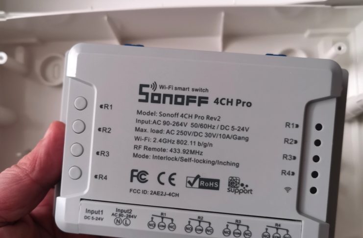 Recensione Smart Switch Sonoff 4CH Pro R2 come centralina di irrigazione con smartphone e Alexa