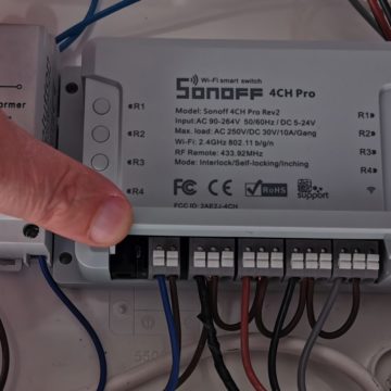Recensione Smart Switch Sonoff 4CH Pro R2 come centralina di irrigazione con smartphone e Alexa