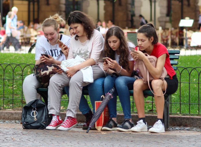 Doppio record iPhone: l’83% degli adolescenti usa ce l’ha, ancora di più lo desiderano