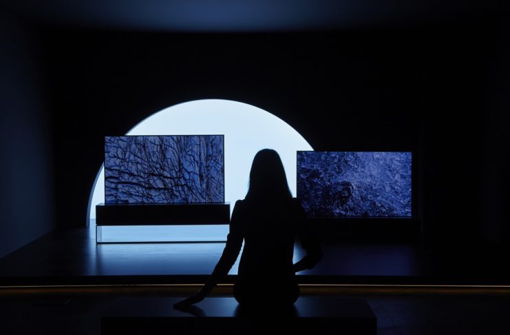 Il tv LG OLED arrotolabile è in mostra alla Milano Design Week 2019