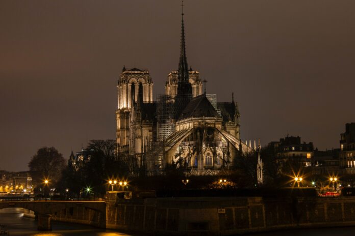 Apple attiva le donazioni per la ricostruzione della cattedrale di Notre Dame