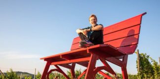 A caccia di panchine giganti con un’app, realtà aumentata e geolocalizzazione