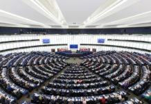 Niente AI per i parlamentari europei: gli smartphone sono a rischio cyber-hacking