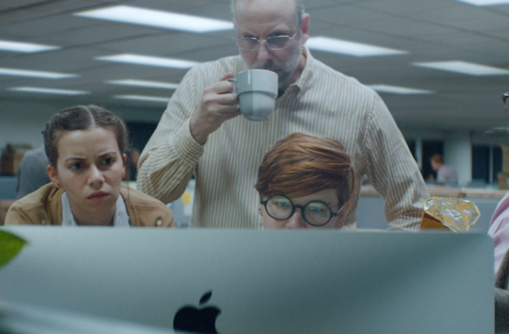 “The Underdogs” è il nuovo spot che mostra la sinergia in azienda grazie ai prodotti Apple
