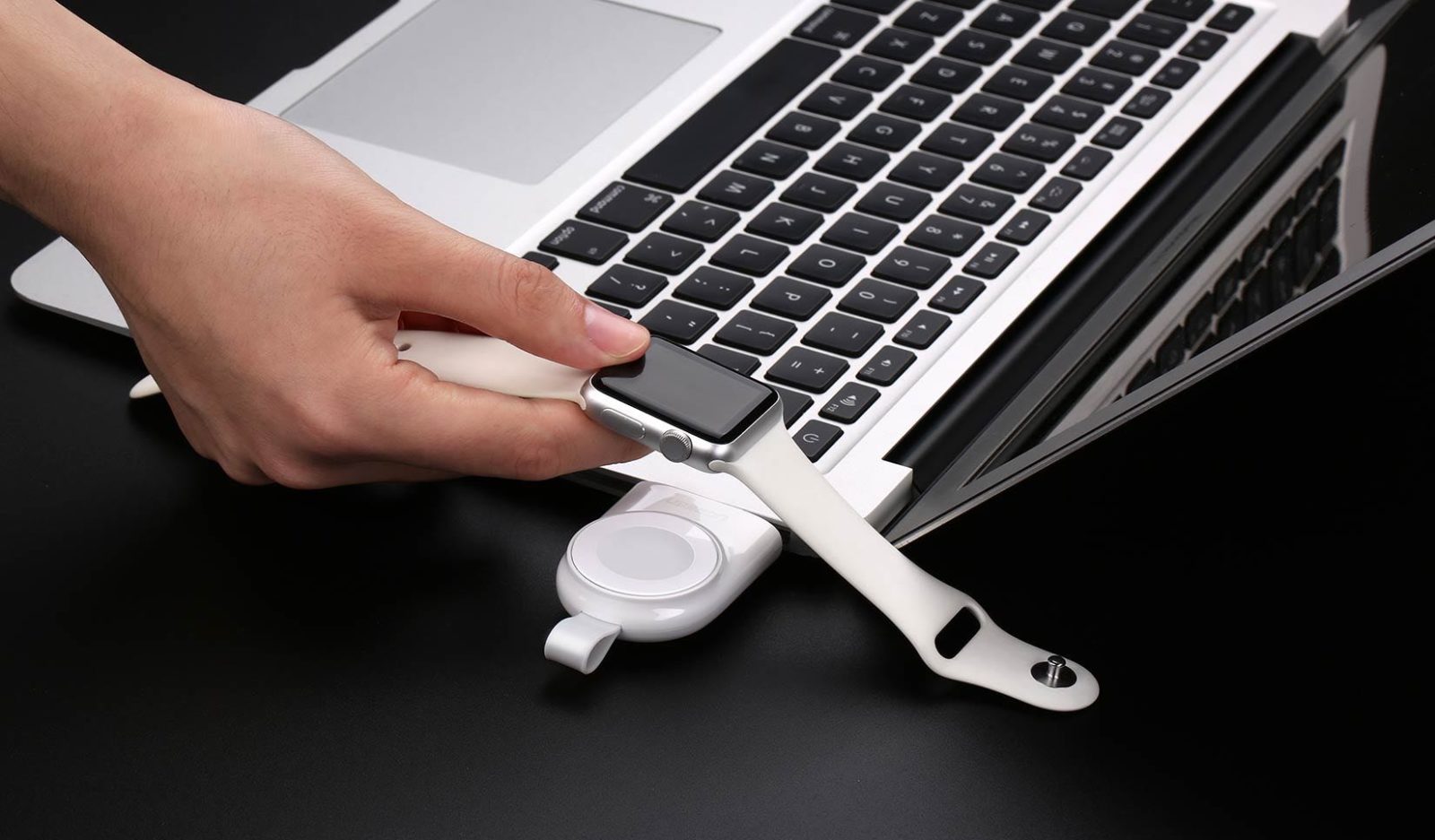 Con UGREEN potete caricare wireless Apple Watch ovunque, su Amazon in offerta a 28 euro Con UGREEN potete caricare wireless Apple Watch ovunque, su Amazon in offerta a 28 euro