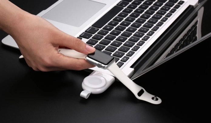 Con UGREEN potete caricare  wireless Apple Watch ovunque, su Amazon in offerta a 28 euro