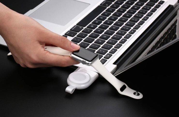 Con UGREEN potete caricare  wireless Apple Watch ovunque, su Amazon in offerta a 28 euro