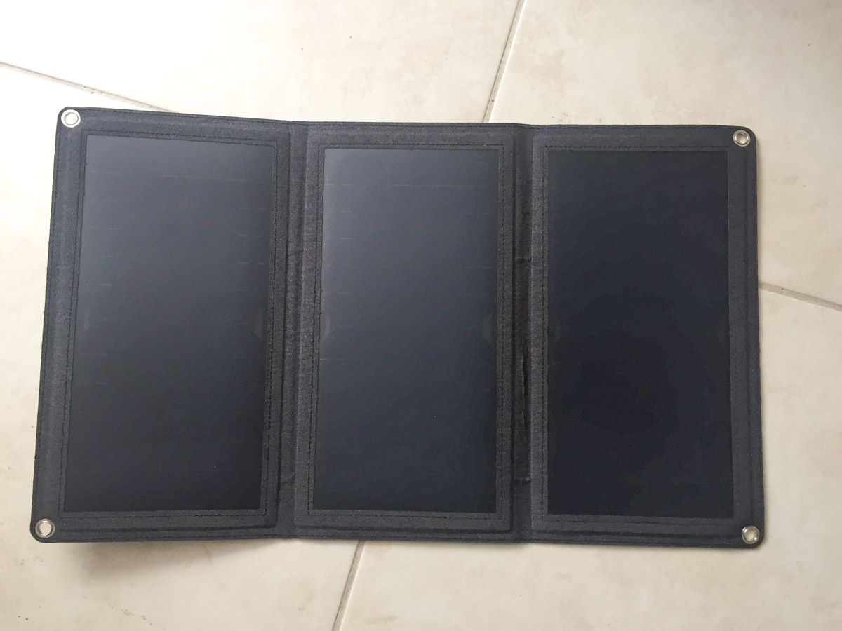 Recensione Aukey PB-P25, triplo pannello solare con 2 uscite USB