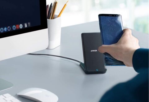 Caricabatterie wireless da tavolo di Anker in sconto a 23,99 euro solo oggi