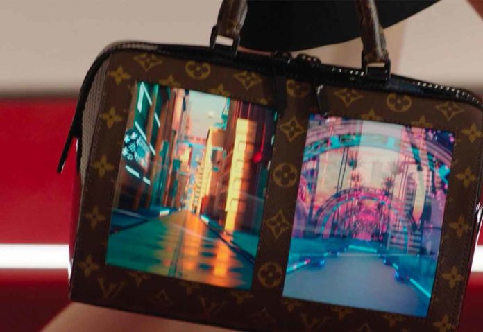 Louis Vuitton ha creato una borsa morbida con tanto di display flessibile