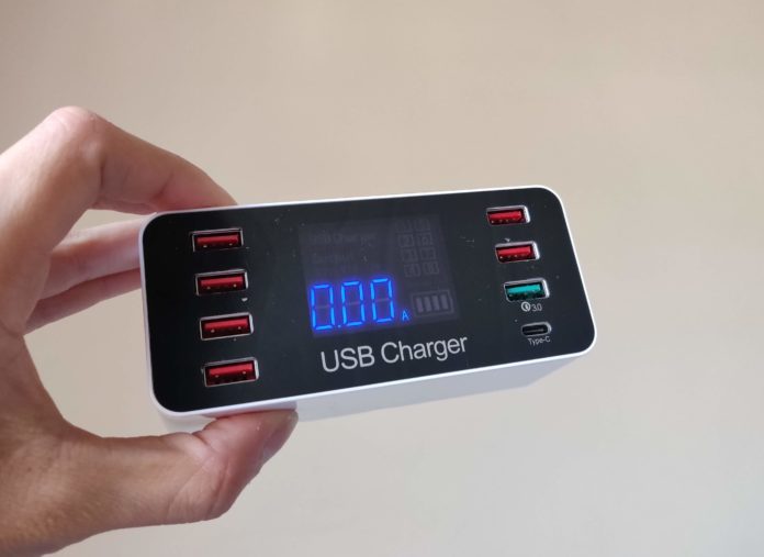 Recensione USB Smart Charger, la stazione di ricarica QC 3.0 e USB-C per domare tutti i dispositivi