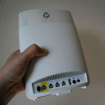 Vista posteriore router Orbi RBR50