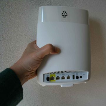 Vista posteriore router Orbi RBR50