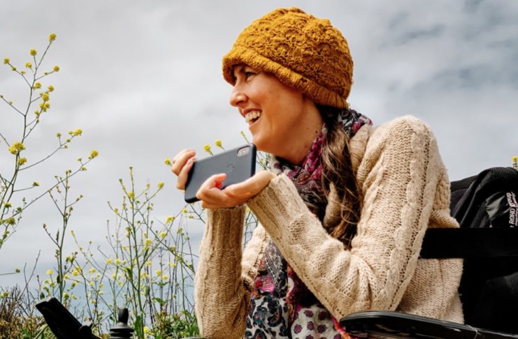 Tecnologia e disabilità, la fotografa Rachael Short esplora la bellezza con iPhone