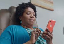 Donna che riceve messaggi