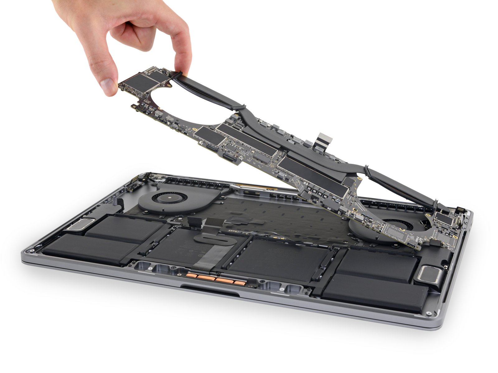 Nuovo MacBook Pro 15″ 2019 con nuova tastiera smontato da iFixit