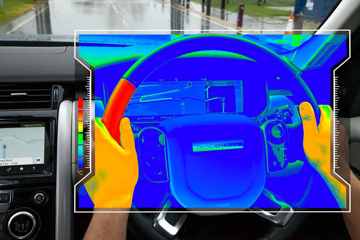 Land Rover studia il volante aptico per aiutare a concentrarsi sulla strada