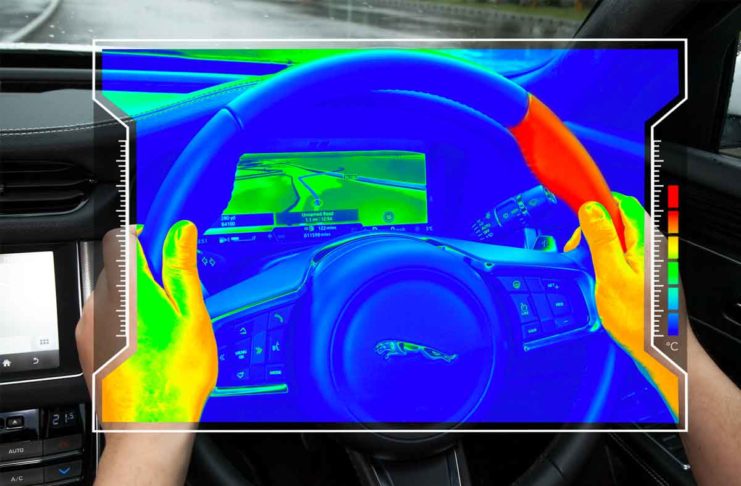 Land Rover, il volante aptico per aiutare a concentrarsi sulla strada