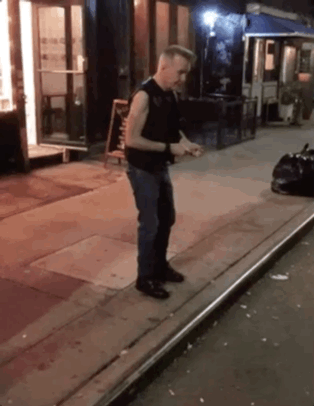 Bye Bye Camera, l’app che rimuove tutte le persone dalle foto