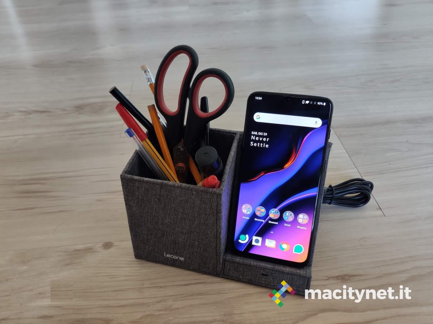 In prova il caricatore Lecone Wireless che vi organizza anche la scrivania In prova il caricatore Lecone Wireless che vi organizza anche la scrivania