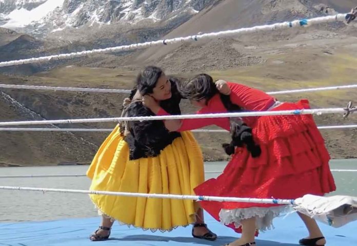 Il wrestling boliviano femminile nel nuovo spot dedicato all’iPhone