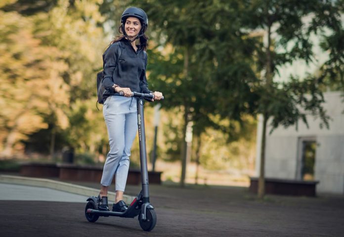 Ninebot by Segway ES2 monopattino elettrico che parla con iPhone: solo 392€, il prezzo più basso di Internet