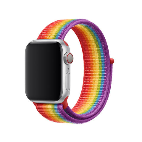 Apple Watch Smart Loop Pride Edition: i tavoli negli Apple Store sono marchiati arcobaleno