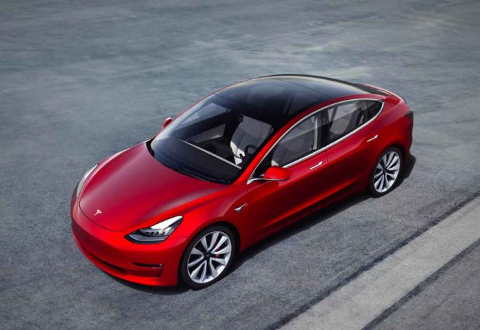 La Tesla Model 3 cinese parte da 42.600 euro