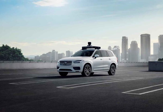 Volvo Cars e Uber hanno presentato l’auto di produzione pronta per la guida autonoma