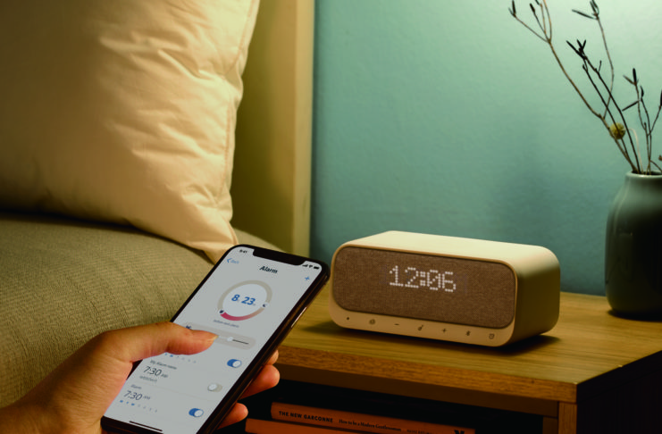 Soundcore Wakey, l’altoparlante 5-in-1 che fa anche da radio e caricatore wireless