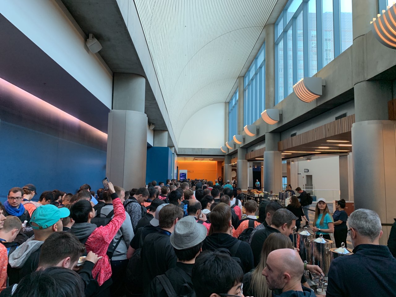 Tutti in fila alla WWDC 2019, foto e video da San Jose da uno sviluppatore italiano