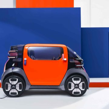 Citroën 19_19 è un concept di veicolo 100% elettrico dalla forma di una capsula trasparente sospesa