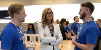 Angela Ahrendts rivendica il merito della fidelizzazione dei dipendenti alle stelle