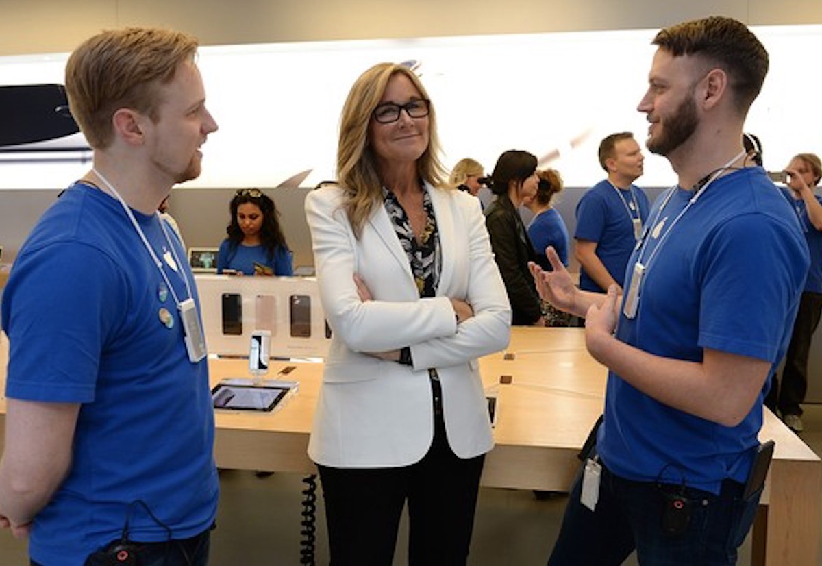 Angela Ahrendts rivendica il merito della fidelizzazione dei dipendenti alle stelle