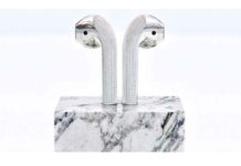 Questi AirPods tempestati di diamanti possono essere vostri per 20.000 dollari Questi AirPods tempestati di diamanti possono essere vostri per 20.000$