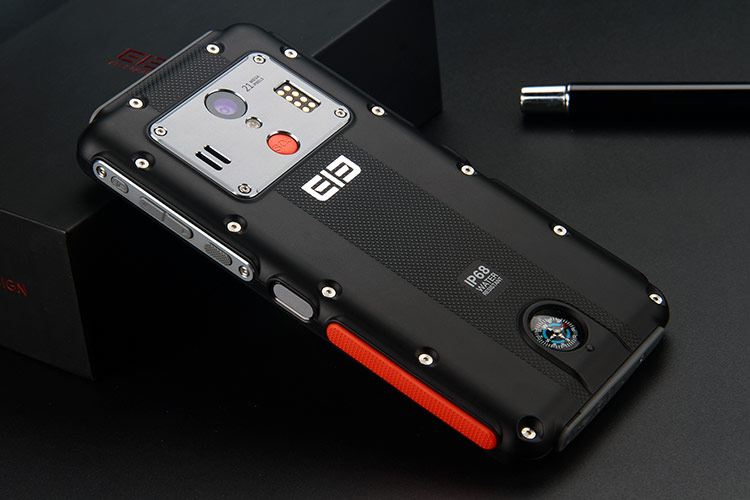Elephone Soldier, il primo smartphone corazzato con schermo 2K