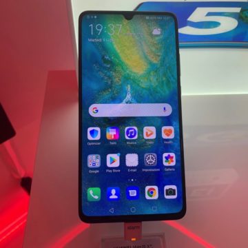 Huawei Mate 20 X 5G visto da vicino: i dettagli di un gigante per il 5G