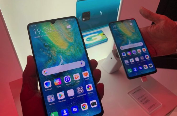 Huawei Mate 20 X 5G visto da vicino: i dettagli di un gigante per il 5G