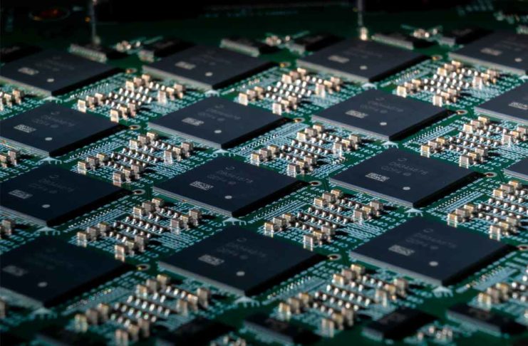 Pohoiki Beach di Intel è un computer neuromorfico in grado di simulare 8 milioni di neuroni