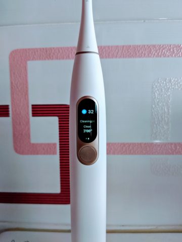 Recensione Oclean X, lo spazzolino ultrasonico smart con touch screen che non dovete lasciarvi sfuggire