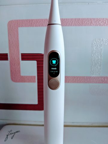 Recensione Oclean X, lo spazzolino ultrasonico smart con touch screen che non dovete lasciarvi sfuggire
