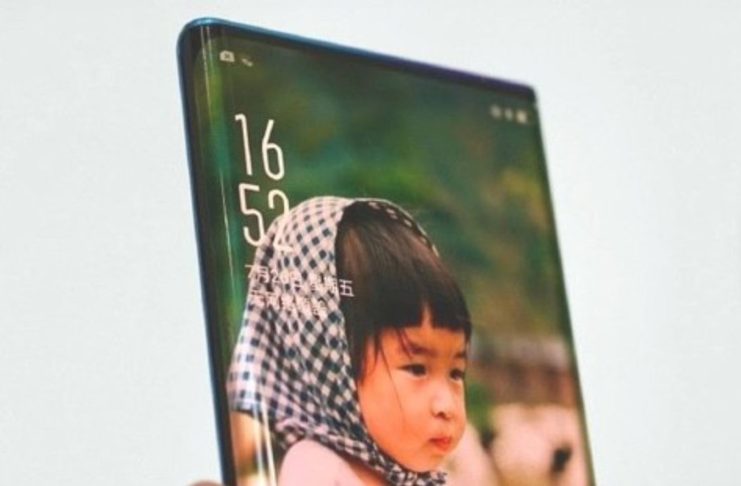 OPPO pensa agli smartphone con display a cascata