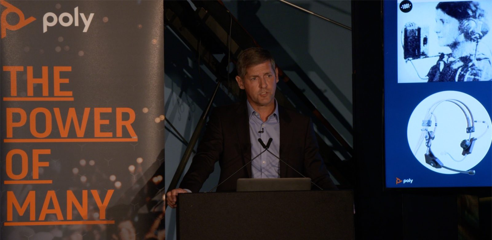 Il primo passo sulla luna fu descritto da Armstrong attraverso le cuffie Plantronics