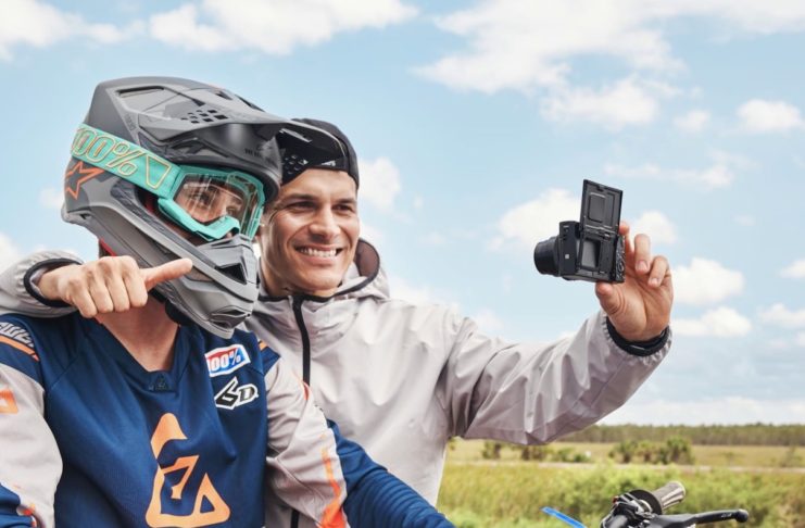 La supercompatta Sony RX100 VII porta le prestazioni di una Sony α9 in palmo di mano