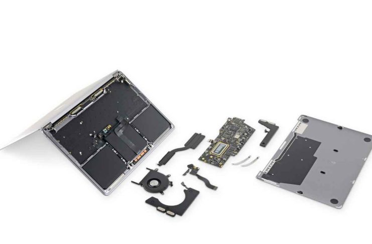 Lo smontaggio del nuovo MacBook Pro da 13″ rivela batteria più grande e unità SSD saldata