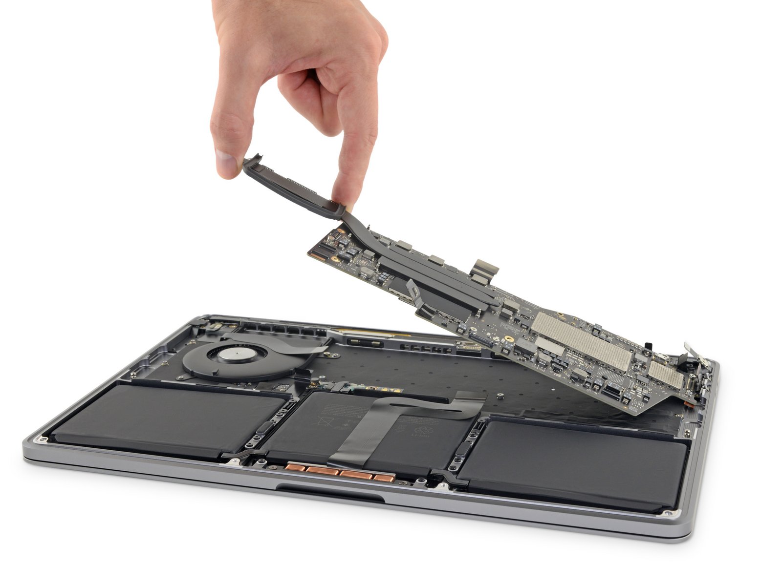 Lo smontaggio del nuovo MacBook Pro da 13″ rivela batteria più grande e unità SSD saldata